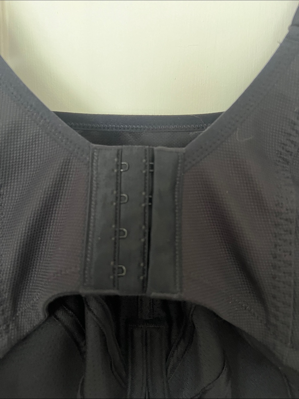 NWT - Understance black sports bra, pulse flexwire - Picture 5 of 5